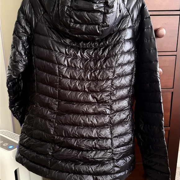 Mountain Hardwear Ghost Whisperer Shiny Black Puffer Jacket with hoody - Picture 4 of 10